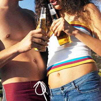  O consumo de álcool e tabaco pode aumentar as chances de os adolescentes referirem problemas familiares ou os problemas familiares podem estar aumentando as chances de consumo das substâncias 